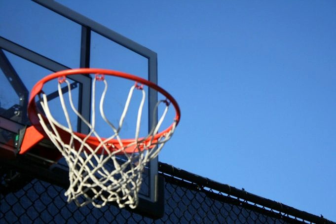 Hoeveel Spelers Zitten Er In Een Basketbalteam?